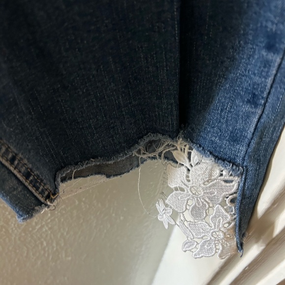 Crop jeans with cute lace detail on the bottom. Size 22. - Picture 2 of 5